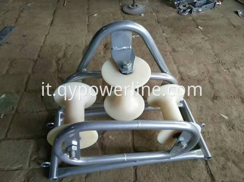 Laying guide cable ground roller